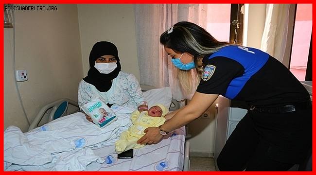 Adana'da Polisten yeni Doğum yapan 150 anneye bebek bezi desteği