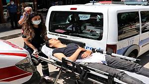 Adana'da yaklaşık 15 kişinin darp ettiği genç, bankaya sığınarak kurtuldu