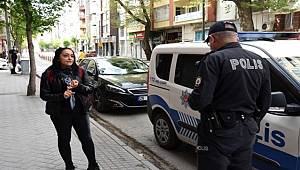 Eskişehir'de maskesiz alışverişe giden bir kadın Sağlık çalışanı Polise direnince ceza yedi