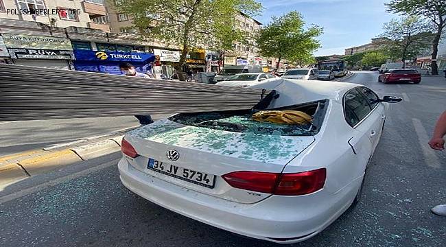 İstanbul'da meydana gelen kazada Demir çubuklar otomobilin camına saplandı