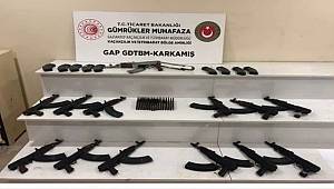 Karkamış Gümrük Kapısında Kalaşnikof Silahlar ele geçirildi