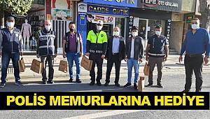 Malatya'da Polis memurlarına hediye takdim ettiler