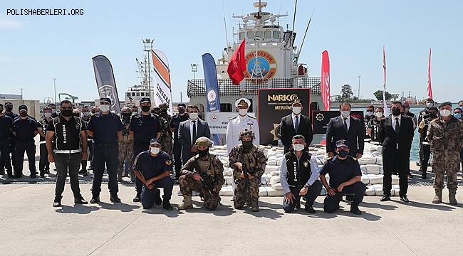 Suriye açıklarında ele geçirilen 1,5 ton uyuşturucu madde Mersin'de sergilendi