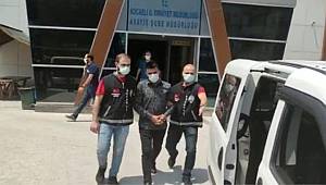100 bin TL değerinde ziynet eşya ve döviz çaldılar