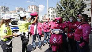 Adana'da Polis motosikletli kuryelere bilgilendirme çalışması yaptı