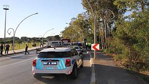 Antalya'da ağaca çarpan otomobilin sürücüsü hayatını kaybetti 