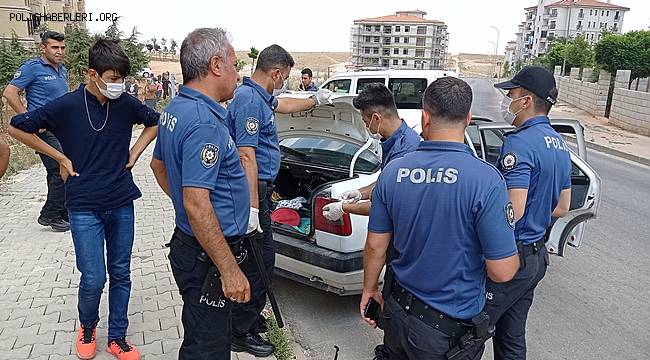 Babasını bıçaklayan şüpheli polisin dur ihtarına uymayıp trafiği birbirine kattı