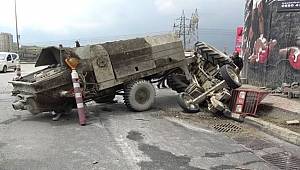 Başakşehir’de beton yüklü traktör devrildi 1 kişi yaralandı