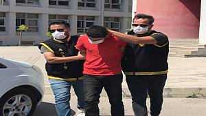 Darbettikleri kadını sürükleyip çantasını çalmaya çalıştıkları iddiasıyla iki şüpheli yakalandı