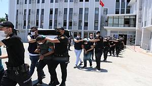 Devleti milyonlarca lira zarara sokan suç örgütü, adliyeye sevk edildi