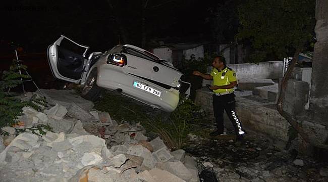 Gaziantep'te otomobil evin bahçesine devrildi 1 kişi yaşamını yitirdi 