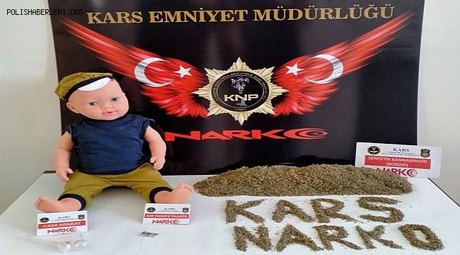 Kars'ta oyuncak bebeğe gizlenmiş uyuşturucu ele geçirildi
