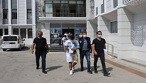 Taksi ile zorla kaçırılmak istenilen genç, polisin dikkati sayesinde kurtuldu