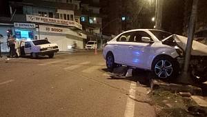 Gaziantep'te iki otomobil kafa kafaya çarpıştı 4 kişi yaralandı