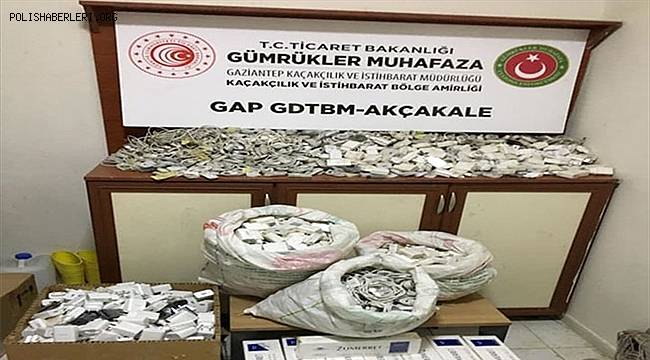 Şanlıurfa'da kaçak 1400 şarj başlığı ve kablosu ile 500 paket sigara ele geçirildi