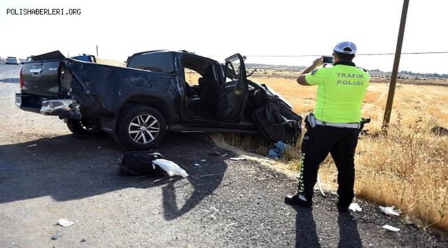 Şanlıurfa'da takla atan kamyonette 3 kişi yaralanırken 2 kişi yaşamını yitirdi