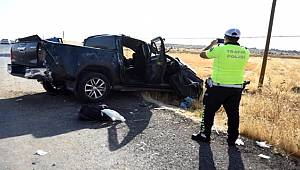 Şanlıurfa'da takla atan kamyonette 3 kişi yaralanırken 2 kişi yaşamını yitirdi