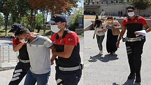 Ankara'da 15 yaşındaki kız çocuğuna şiddet uygulayan 2 kişi adliyeye sevk edildi 