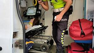 Antalya'da aniden yola fırlayan küçük kıza otomobil çarptı