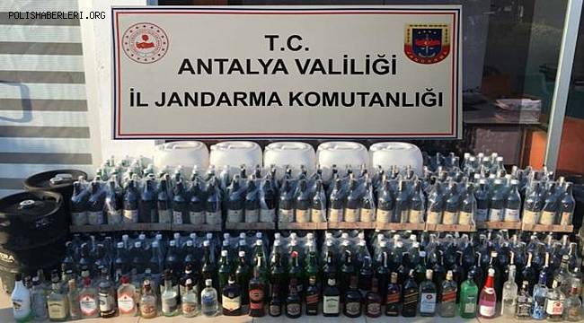 Antalya'nın Alanya ilçesinde bir otele ait depoda 72 litre sahte içki ele geçirildi