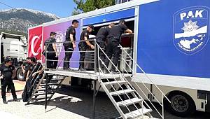 Emniyet Genel Müdürlüğü, Mobil Mutfak Tırlarıyla da afet bölgesinde yemek dağıtımına başladı