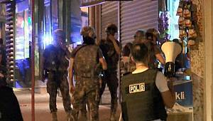 Fatih'te iki çocuğunu rehin alıp pencereden rastgele ateş açan şüpheli gözaltına alındı