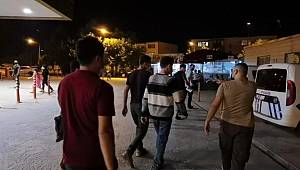 Kaçak yollarla ülkeye giren 5 mülteci takside yakalandı