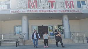 Mersin'de madde bağımlısı olduğu iddia edilen kadın, polisin yardımıyla tedaviye başladı 