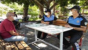 Mersin'de polis ekipleri yaşlıları dolandırıcılığa karşı bilgilendirdi