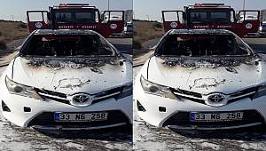 Mersin'de seyir halindeyken yanan otomobil kullanılamaz hale geldi