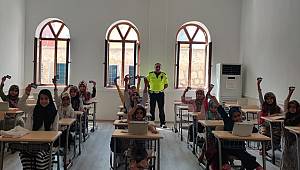 Mersin polisi çocuklara trafik eğitimi verdi