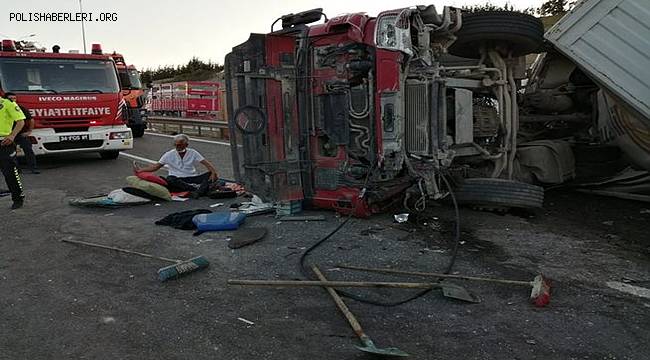 Tuzla'da TIR kamyonla çarpıştı 3 kişi yaralandı