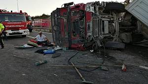 Tuzla'da TIR kamyonla çarpıştı 3 kişi yaralandı