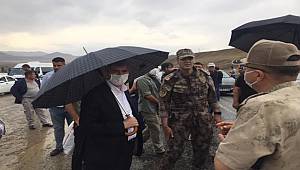Van'da aşırı yağışlar sebebi ile Hakkari Kara Yolu ulaşıma kapandı
