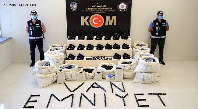 Van'da KOM ekiplerince kolilere gizlemiş 1.300 adet silah ele geçirildi