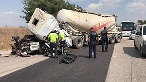 Adana'da 4 aracın karıştığı zincirleme trafik kazasında bir kişi yaşamını yitirdi