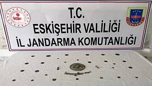 Ankara'dan getirdikleri tarihi eserleri satamadan yakalandılar