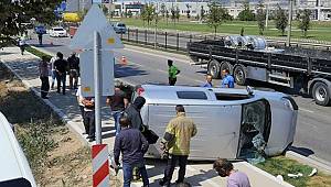 Bursa'da takla atarak 100 metre sürüklenen otomobildeki 2 kişi yaralandı