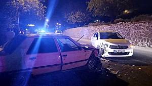 Diyarbakır'da hatalı sollama kazaya sebep oldu 2'si ağır 4 kişi yaralandı