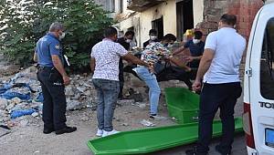 Gaziantep'te yıkılmak üzere olan binada erkek cansız bedeni bulundu