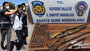 Kayseri'de 14 yıl hapisle aranan hükümlü kanepe arkasında yakalandı