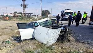 Konya'da hurdaya dönen araçtan sağ çıktılar