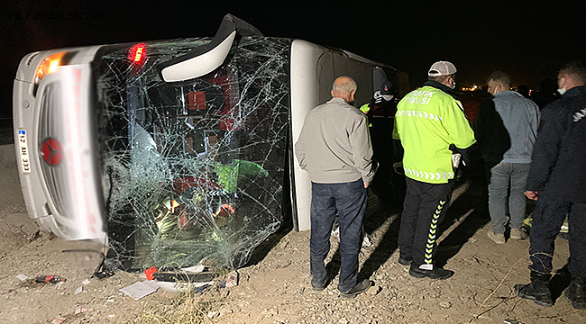 Konya'da yolcu otobüsü devrilmesi sonucu 14 kişi yaralandı