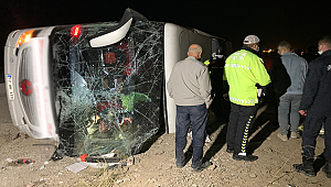 Konya'da yolcu otobüsü devrilmesi sonucu 14 kişi yaralandı