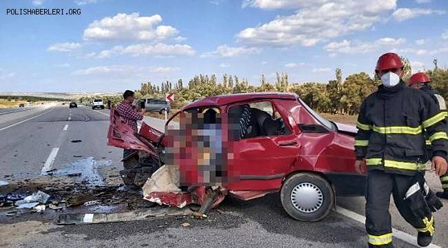 Kütahya'da İki otomobil kafa kafaya çarpıştı 2 kişi hayatını kaybetti 