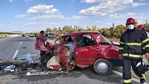 Kütahya'da İki otomobil kafa kafaya çarpıştı 2 kişi hayatını kaybetti
