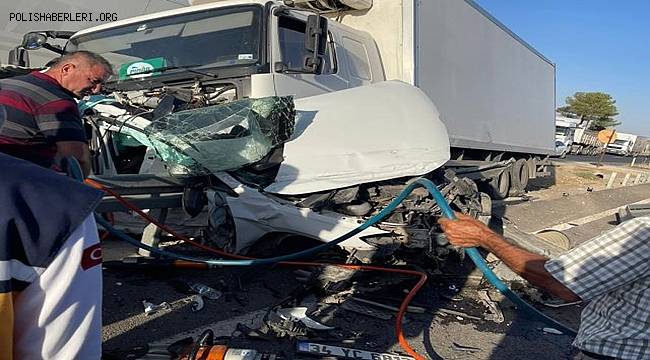 Mardin'de tır ile otomobilin çarpışması sonucu anne öldü, oğlu yaralandı