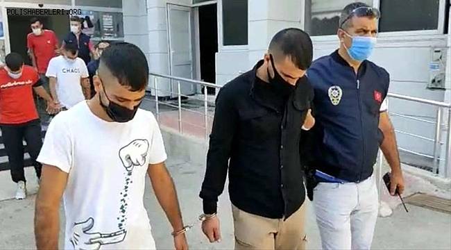 Mersin'de sosyal medya üzerinden bir vatandaşı dolandırmaya çalışan 5 kişi yakalandı