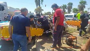 Mersin'in Tarsus ilçesinde otomobilin ağaca çarpması sonucu 3 kişi yaralandı