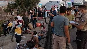Niğde karayolunda Tarım işçilerini taşıyan midibüs, karşıdan gelen tırla çarpıştı